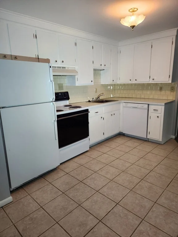 1 bed, 1 bath apartment for rent at 29 Sherman St Unit 8, Foxboro — photo 4 of 22