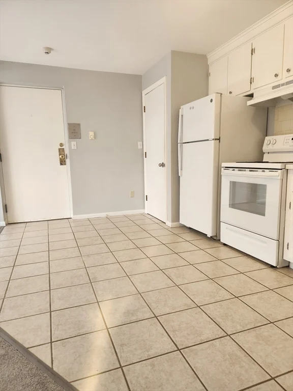 1 bed, 1 bath apartment for rent at 29 Sherman Unit 4, Foxboro — photo 4 of 18