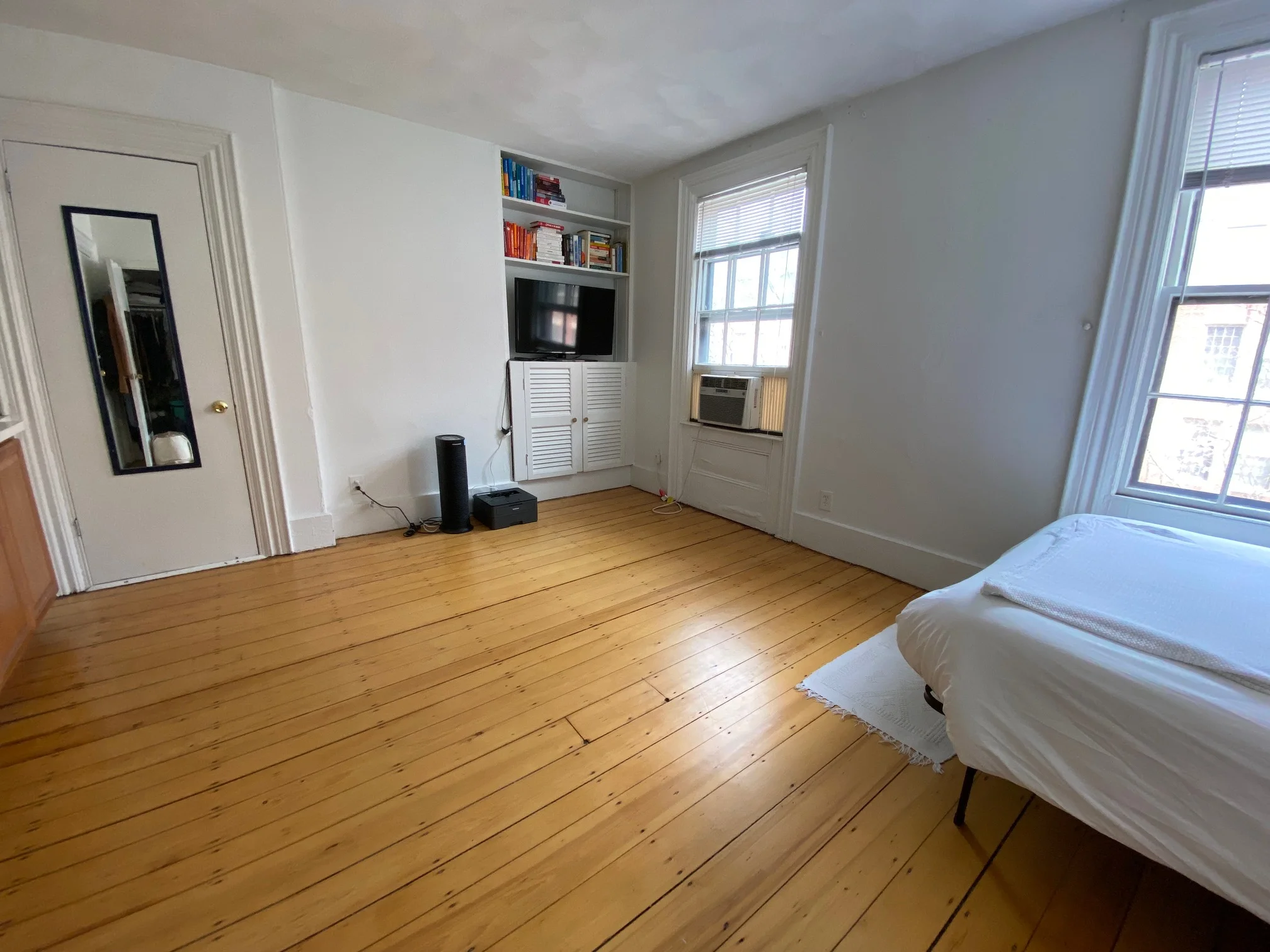Studio bed, 1 bath apartment for rent at 29 South Russell St Unit 3, Beacon Hill — photo 3 of 9