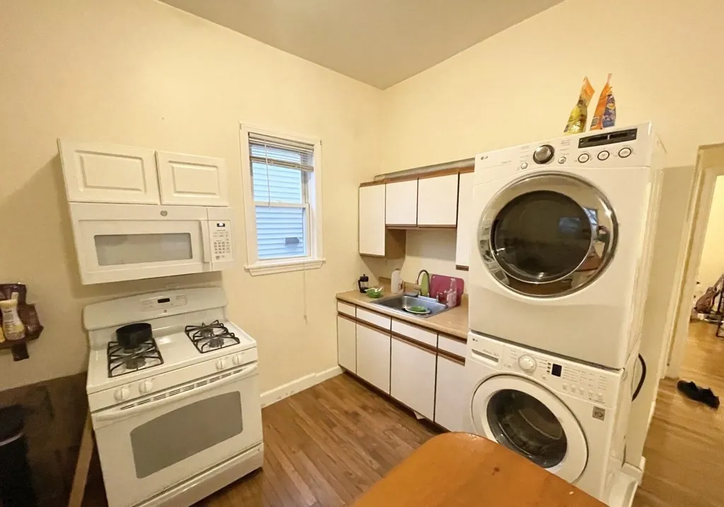 2 bed, 1 bath apartment for rent at 29 Spring Garden Unit 1, Boston — photo 2 of 8