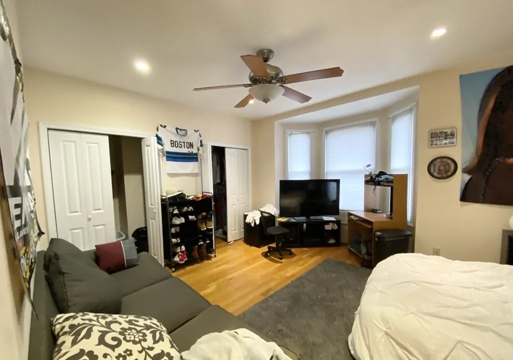 6 bed, 2 bath apartment for rent at 29 Spring Garden Unit 2, Boston — photo 7 of 13