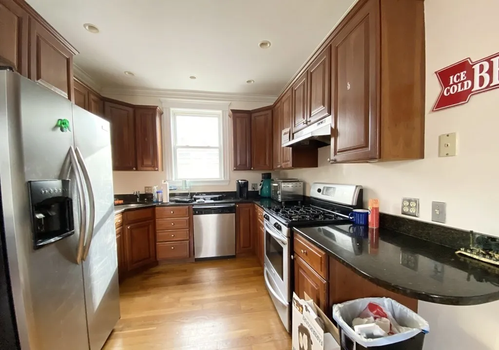 6 bed, 2 bath apartment for rent at 29 Spring Garden Unit 2, Boston — photo 1 of 13