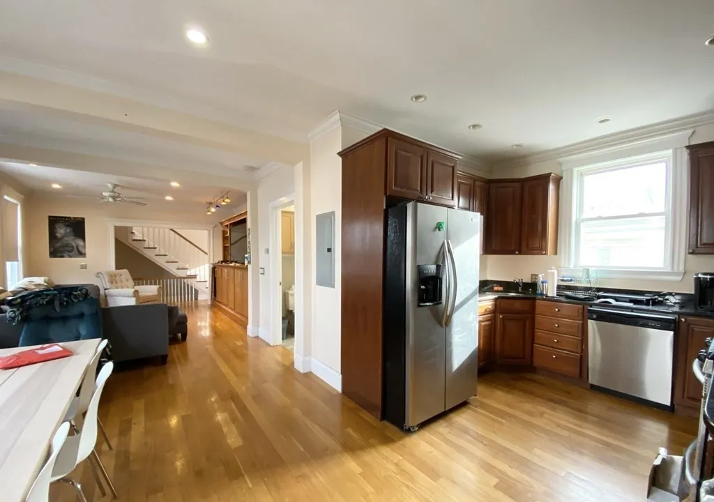 6 bed, 2 bath apartment for rent at 29 Spring Garden Unit 2, Boston — photo 2 of 13