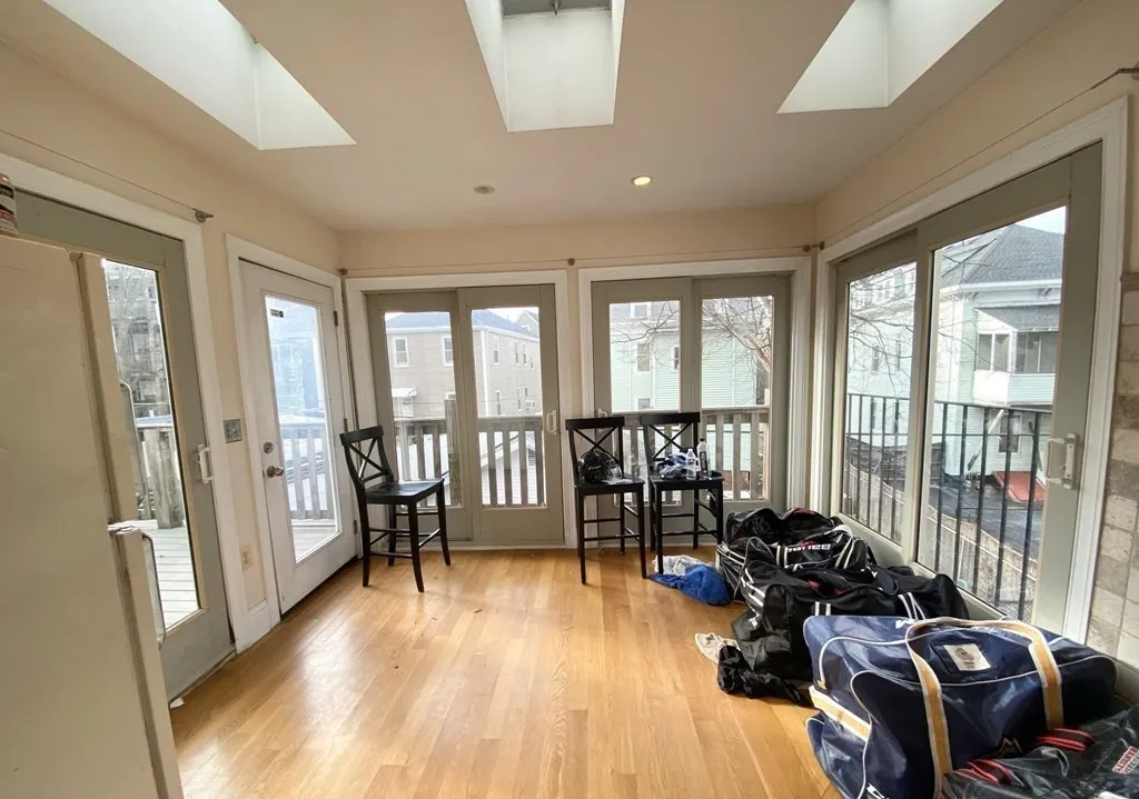 6 bed, 2 bath apartment for rent at 29 Spring Garden Unit 2, Boston — photo 6 of 13