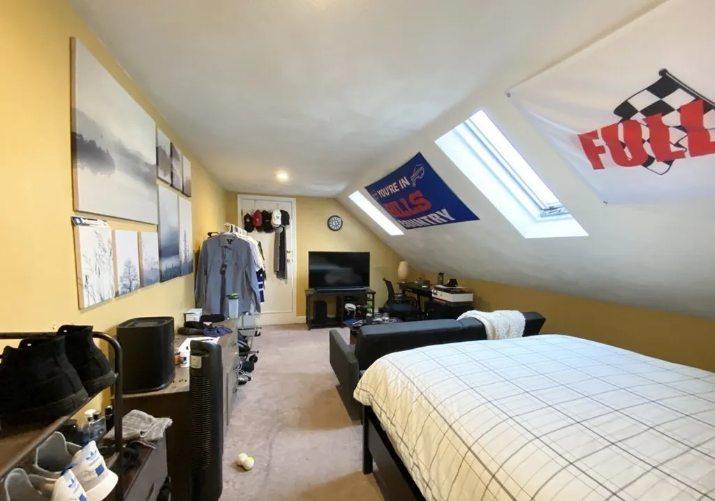 6 bed, 2 bath apartment for rent at 29 Spring Garden Unit 2, Boston — photo 8 of 13