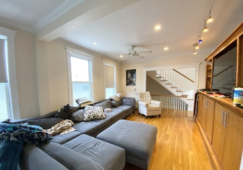 6 bed, 2 bath apartment for rent at 29 Spring Garden Unit 2, Boston — photo 4 of 13