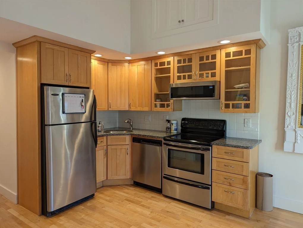 2 bed, 2 bath apartment for rent at 29 State St Unit 3rd floor, Newbury — photo 7 of 17