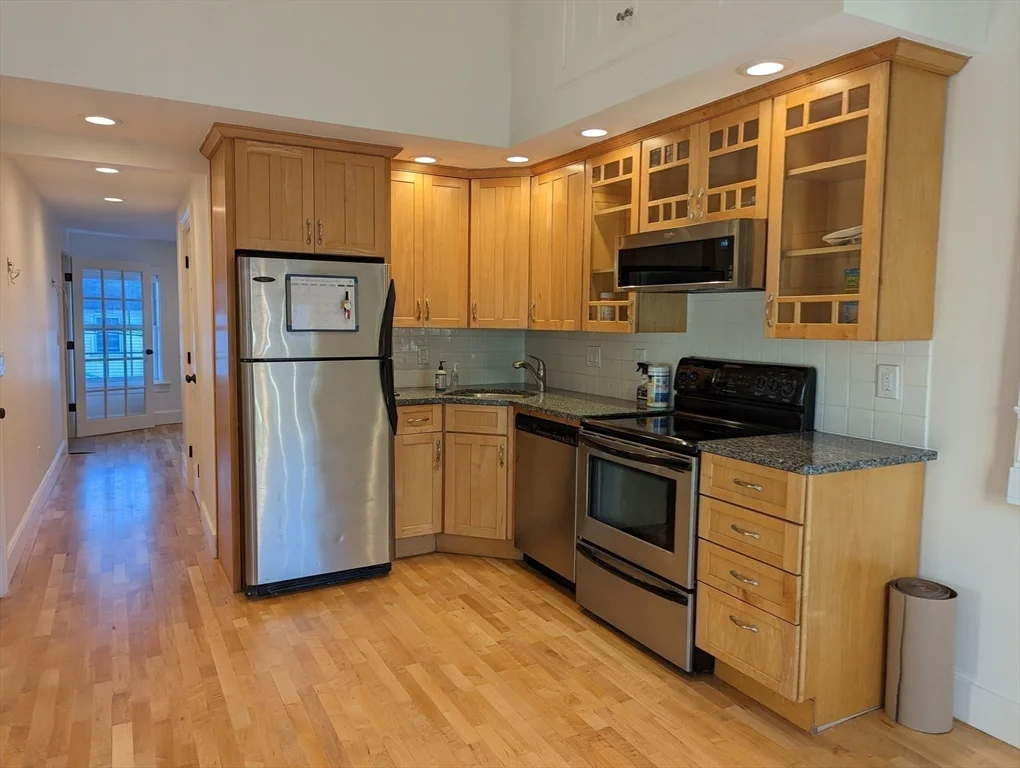 2 bed, 2 bath apartment for rent at 29 State St Unit 3rd floor, Newbury — photo 4 of 17