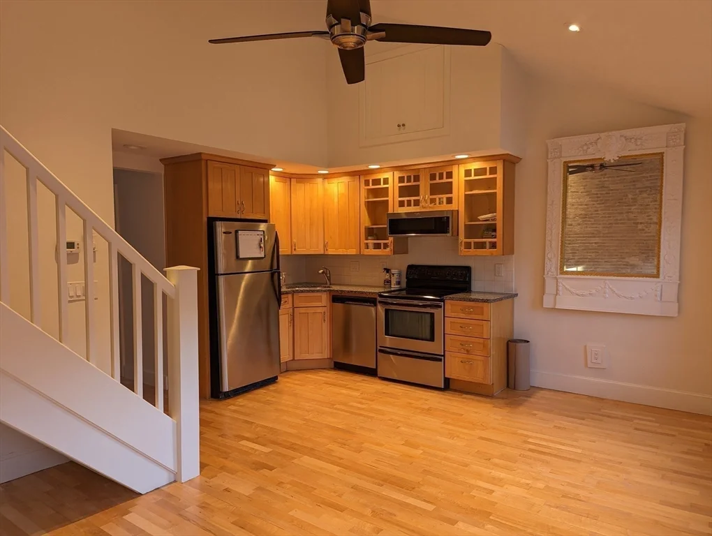 2 bed, 2 bath apartment for rent at 29 State St Unit 3rd floor, Newbury — photo 6 of 17