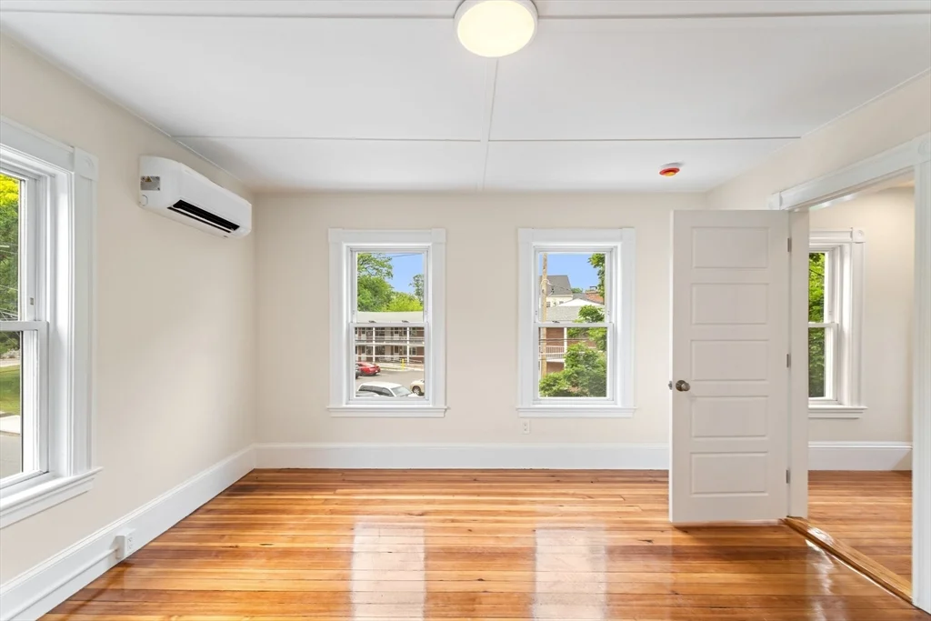 3 bed, 2 bath apartment for rent at 29 Sylvan St Unit 2, Malden — photo 5 of 23