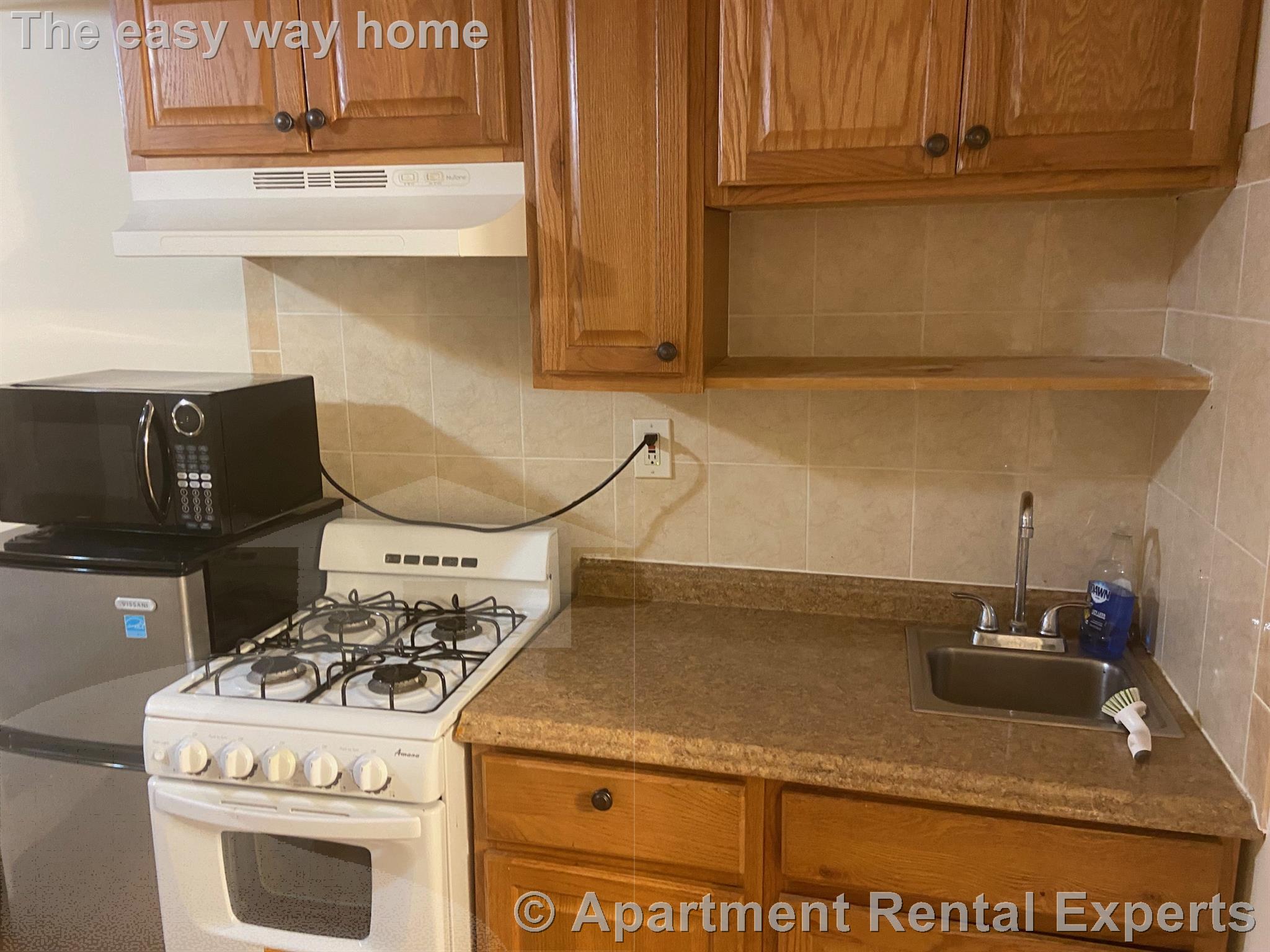 Studio bed, 1 bath apartment for rent at 29 Ware St Unit 1, Harvard Square — photo 2 of 3