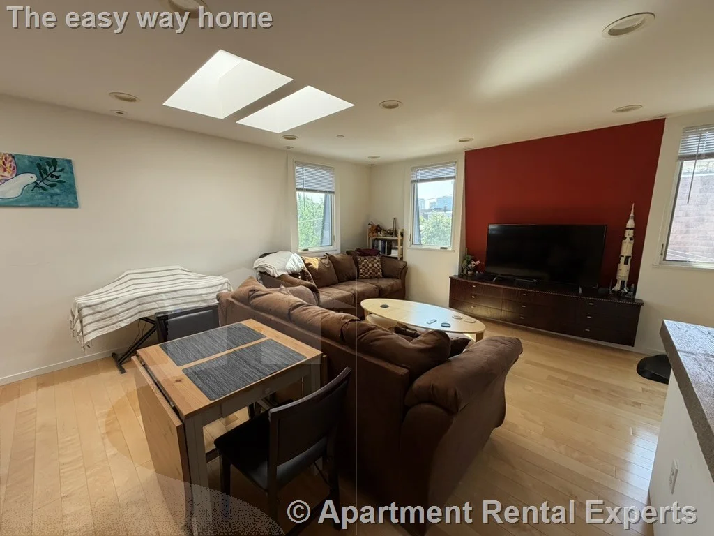1 bed, 1 bath apartment for rent at 29 Warren St Unit 4, Wellington-Harrington — photo 5 of 17