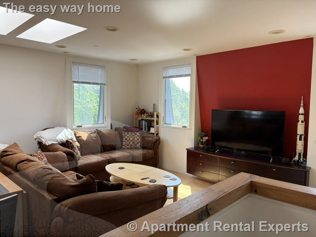 1 bed, 1 bath apartment for rent at 29 Warren St Unit 4, Wellington-Harrington — photo 6 of 17