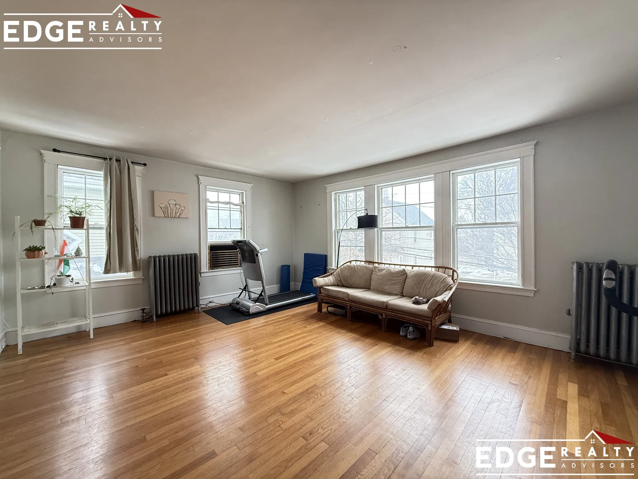 4 bed, 1.5 bath apartment for rent at 29 Washington Ave Unit 1, South Side — photo 5 of 13