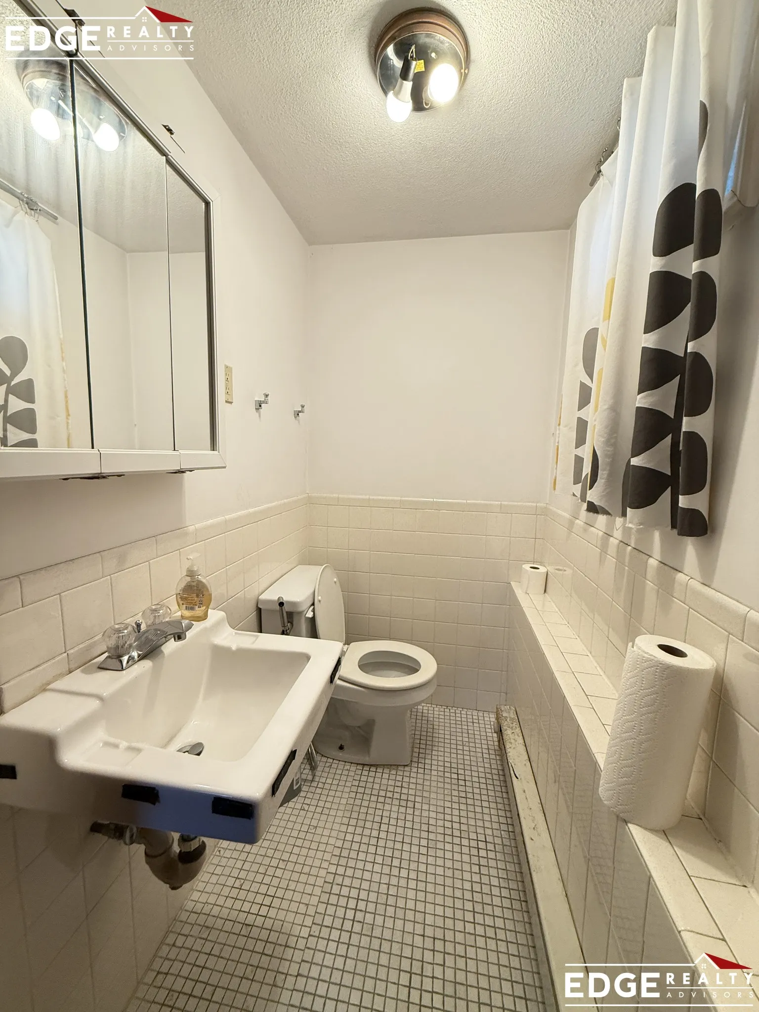 4 bed, 1.5 bath apartment for rent at 29 Washington Ave Unit 1, South Side — photo 11 of 13