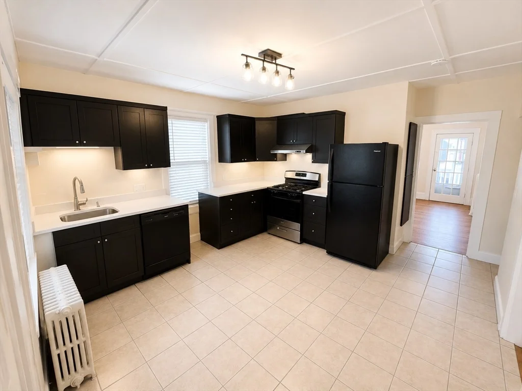 4 bed, 1 bath apartment for rent at 29 Watts St Unit 2, Edgeworth — photo 5 of 22