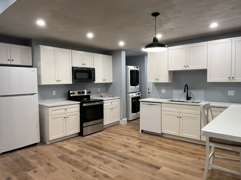 2 bed, 1 bath apartment for rent at 29 Whitman St Unit 1R, Dorchester — photo 4 of 12