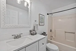 2 bed, 1 bath apartment for rent at 29 Wildwood Ave Unit 1, Webster Square — photo 10 of 13