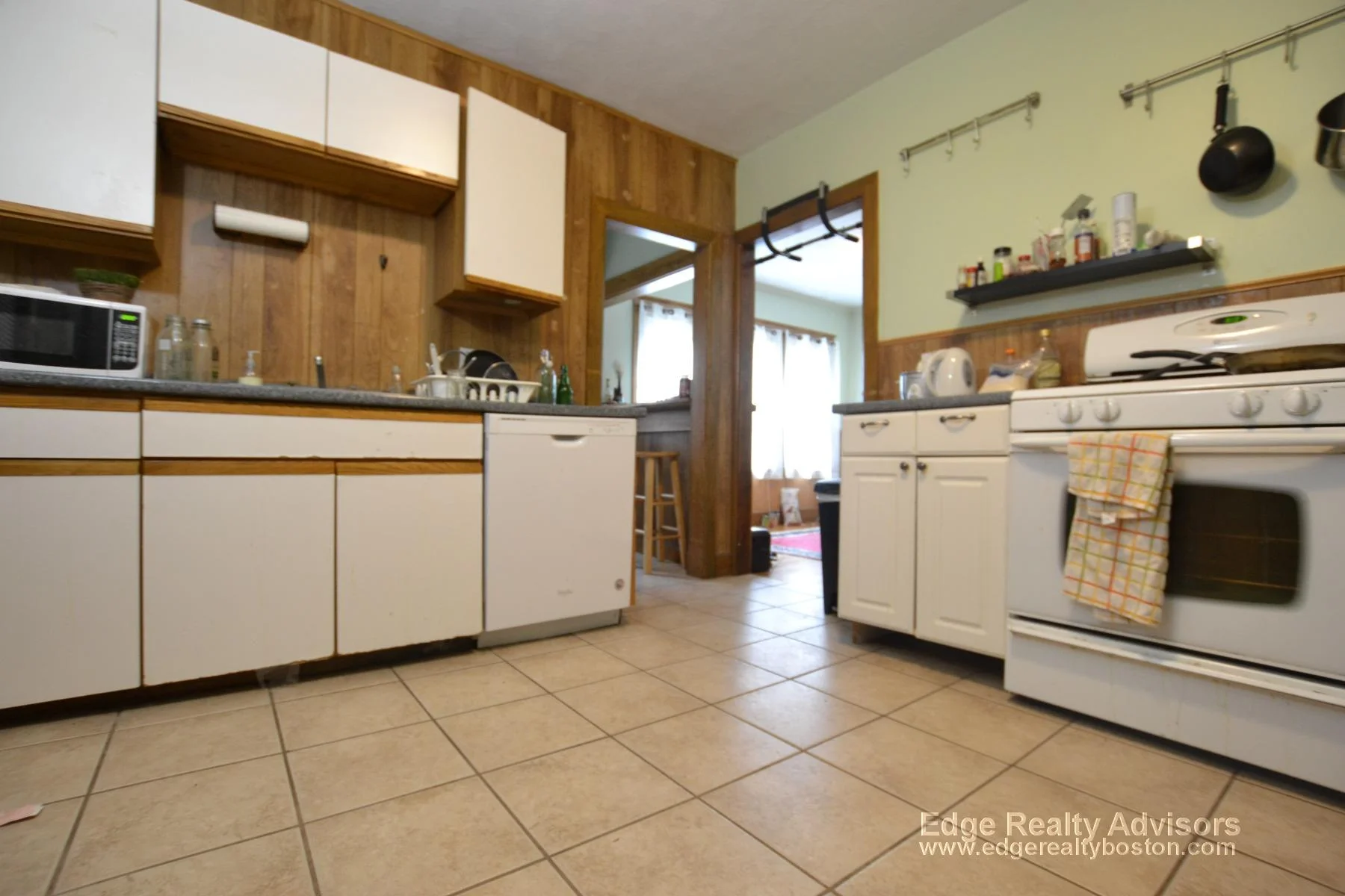 3 bed, 1 bath apartment for rent at 29 Wilson Park Unit 1, Brighton — photo 3 of 10
