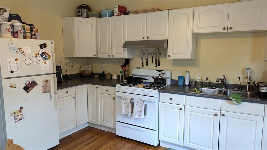 1 bed, 1 bath apartment for rent at 29 Winslow Ave Unit 2, Davis Square — photo 4 of 9