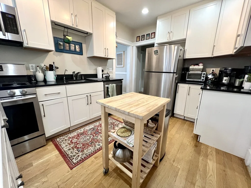 2 bed, 1 bath apartment for rent at 29 Wood St Unit 1, Neighborhood Nine — photo 11 of 22