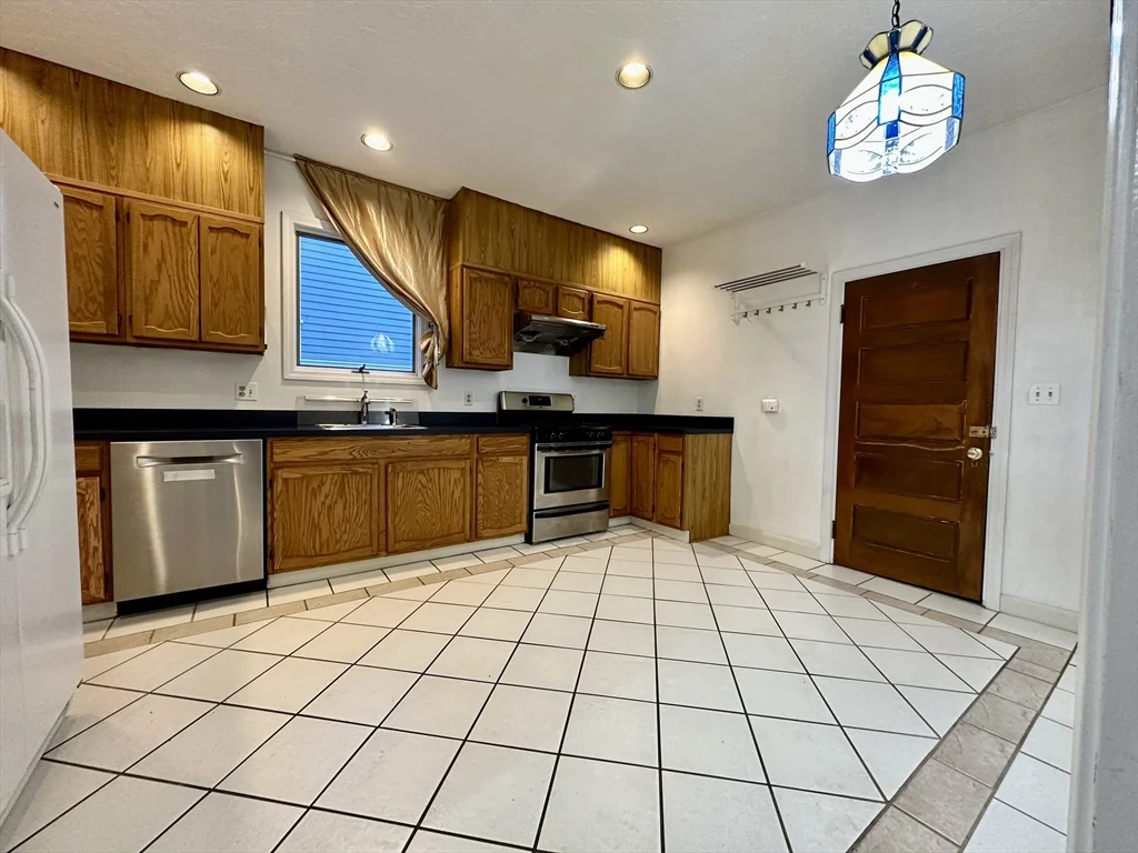 2 bed, 1 bath apartment for rent at 29 Woodlawn St Unit 1, Boston — photo 9 of 16
