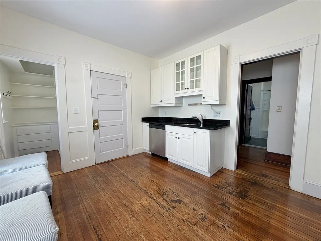 4 bed, 2 bath apartment for rent at 29 Woodrow Ave Unit 2, Nonantum — photo 13 of 41