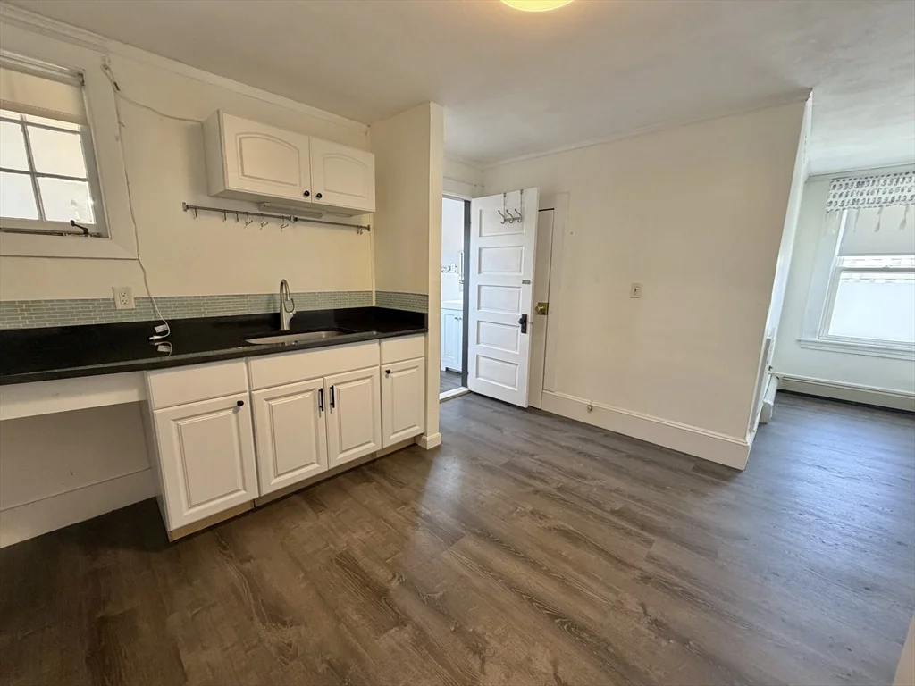 4 bed, 2 bath apartment for rent at 29 Woodrow Ave Unit 2, Nonantum — photo 25 of 41