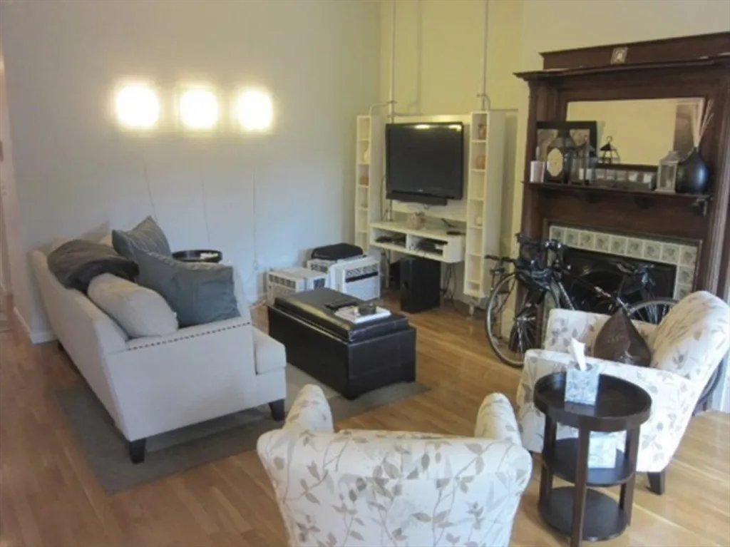 2 bed, 1 bath apartment for rent at 29 Worcester Sq Unit 5, South End — photo 2 of 11