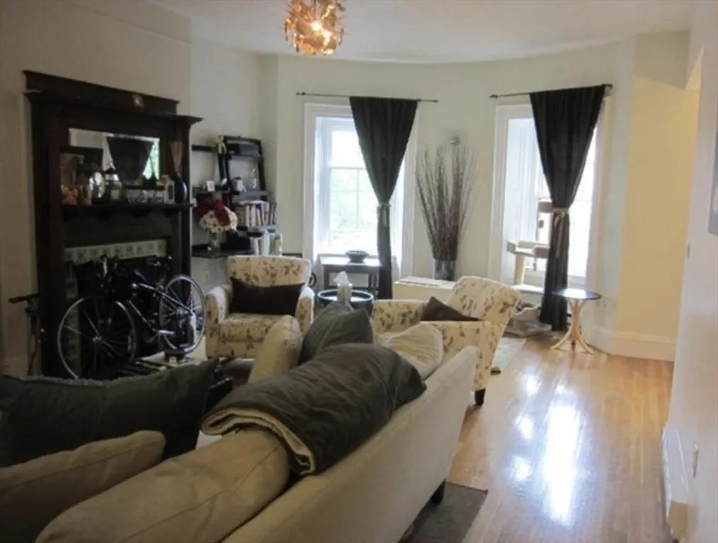 2 bed, 1 bath apartment for rent at 29 Worcester Sq Unit 5, South End — photo 3 of 11