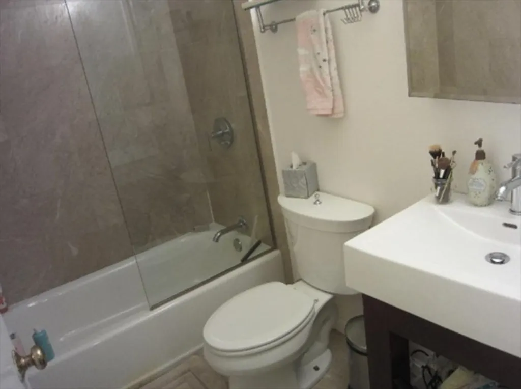 2 bed, 1 bath apartment for rent at 29 Worcester Sq Unit 5, South End — photo 10 of 11