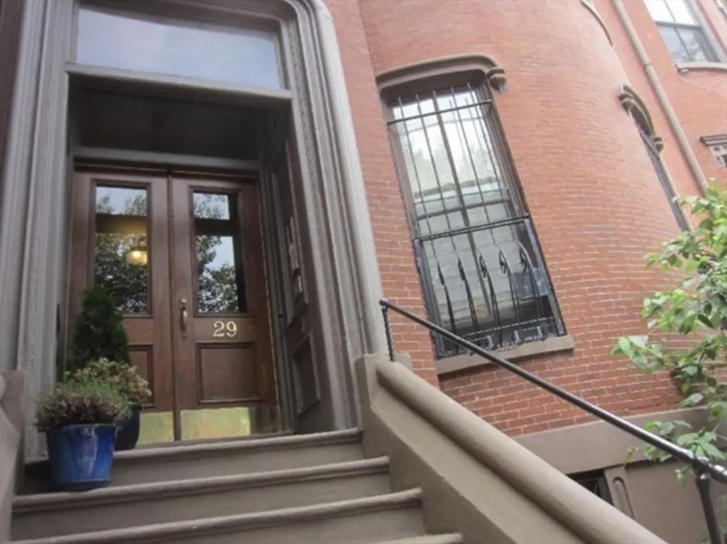 2 bed, 1 bath apartment for rent at 29 Worcester Sq Unit 5, South End — photo 1 of 11
