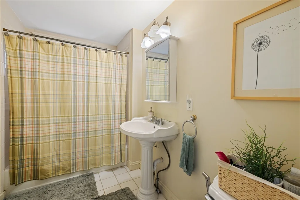 3 bed, 2 bath apartment for rent at 29 Worcester St Unit 1, Belmont — photo 22 of 25