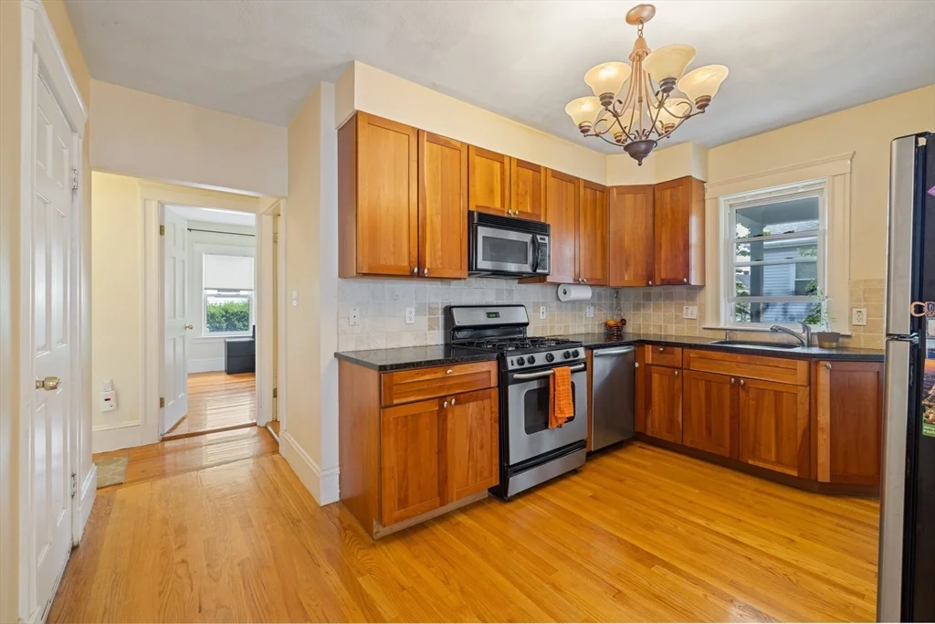 3 bed, 2 bath apartment for rent at 29 Worcester St Unit 1, Belmont — photo 5 of 25
