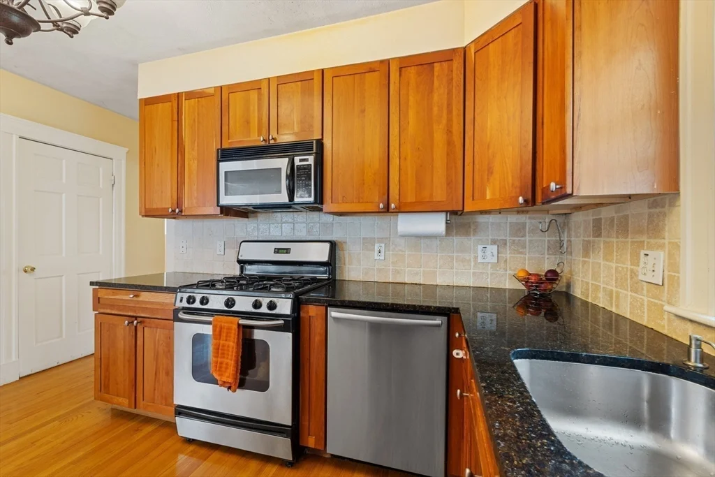 3 bed, 2 bath apartment for rent at 29 Worcester St Unit 1, Belmont — photo 6 of 25