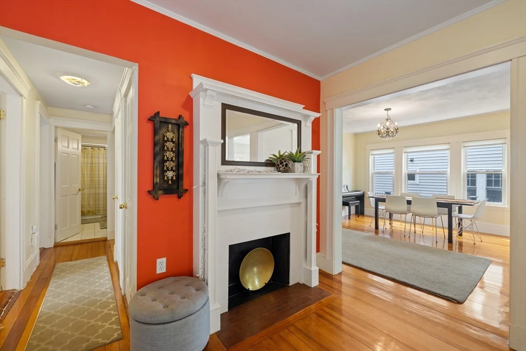 3 bed, 2 bath apartment for rent at 29 Worcester St Unit 1, Belmont — photo 3 of 25