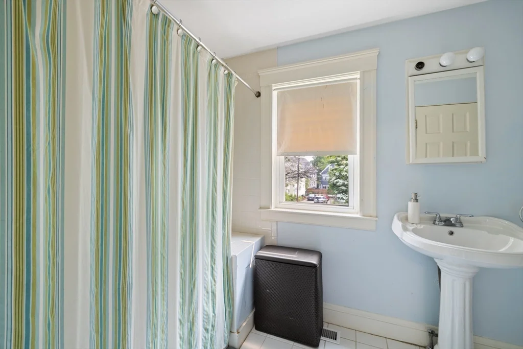 3 bed, 2 bath apartment for rent at 29 Worcester St Unit 1, Belmont — photo 17 of 25