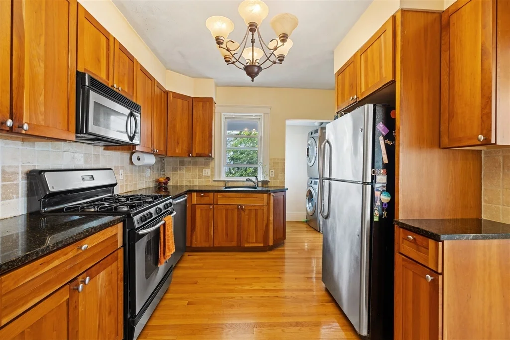 3 bed, 2 bath apartment for rent at 29 Worcester St Unit 1, Belmont — photo 4 of 25