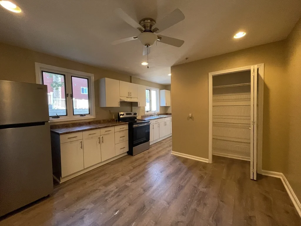 3 bed, 1 bath apartment for rent at 290-292 Chestnut St Unit 1, Lynn — photo 2 of 7