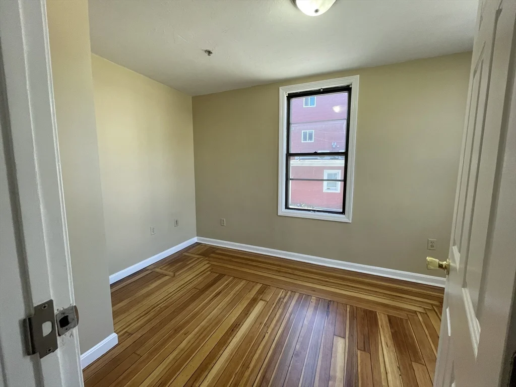 3 bed, 1 bath apartment for rent at 290-292 Chestnut St Unit 1, Lynn — photo 7 of 7