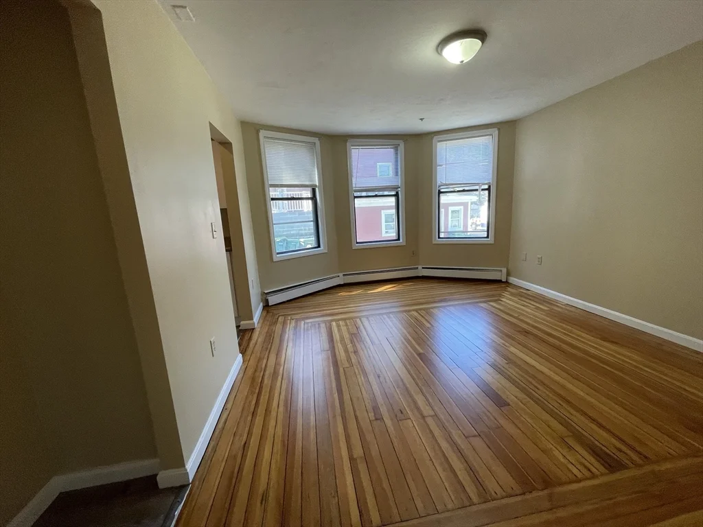 3 bed, 1 bath apartment for rent at 290-292 Chestnut St Unit 1, Lynn — photo 3 of 7
