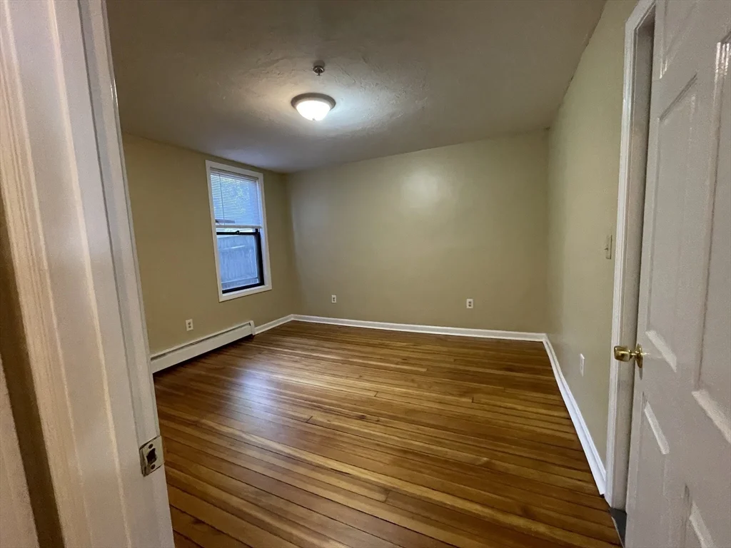 3 bed, 1 bath apartment for rent at 290-292 Chestnut St Unit 1, Lynn — photo 4 of 7