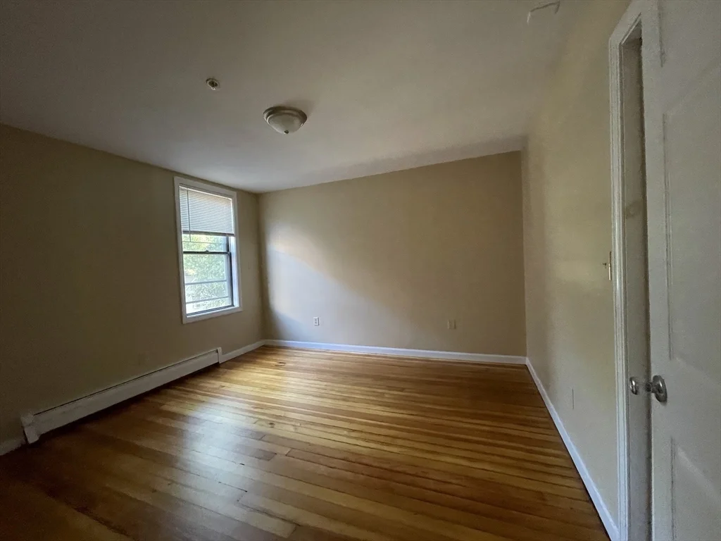 3 bed, 1 bath apartment for rent at 290-292 Chestnut St Unit 3, Lynn — photo 3 of 5