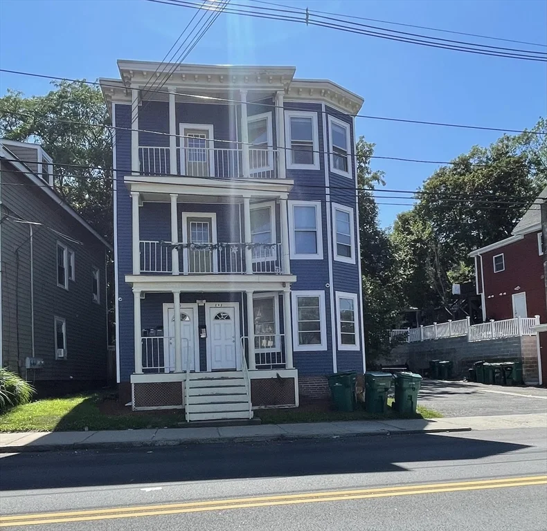3 bed, 1 bath apartment for rent at 290-292 Chestnut St Unit 3, Lynn