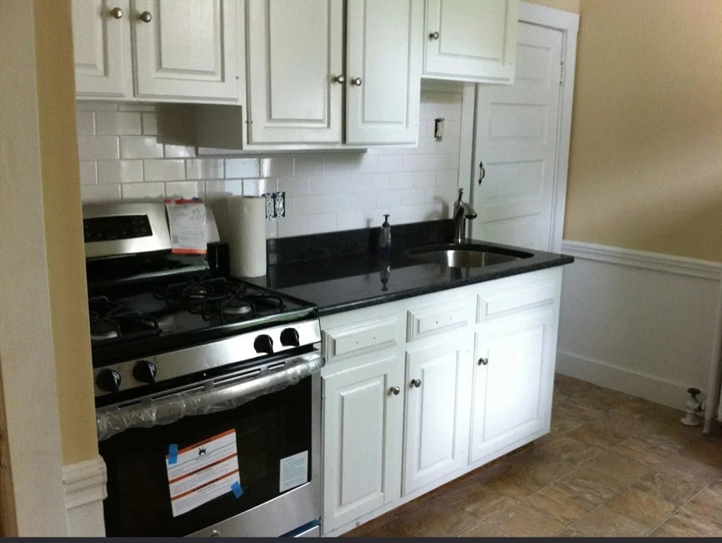 1 bed, 1 bath apartment for rent at 290 Adams St Unit 4, Abington — photo 3 of 7