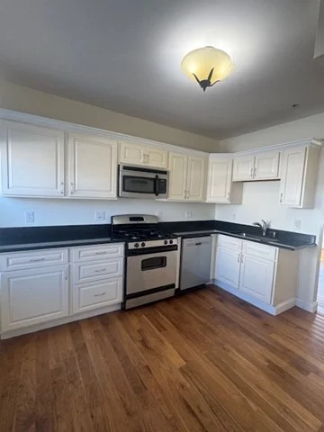 2 bed, 1 bath apartment for rent at 290 Broadway Unit 1, Winter Hill — photo 2 of 14