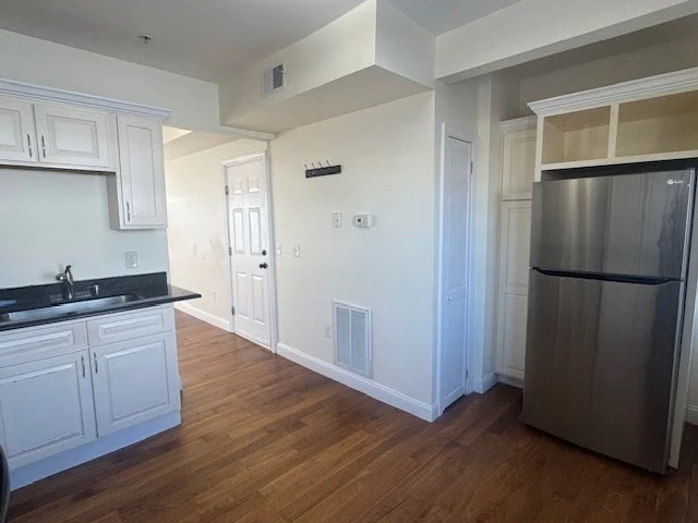 2 bed, 1 bath apartment for rent at 290 Broadway Unit 1, Winter Hill — photo 3 of 14