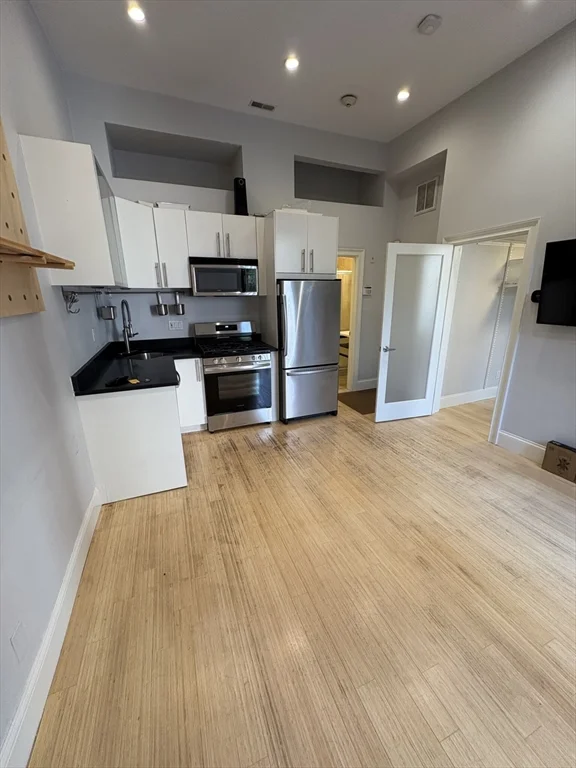 1 bed, 1 bath apartment for rent at 290 Columbus Ave Unit 5, South End — photo 6 of 16