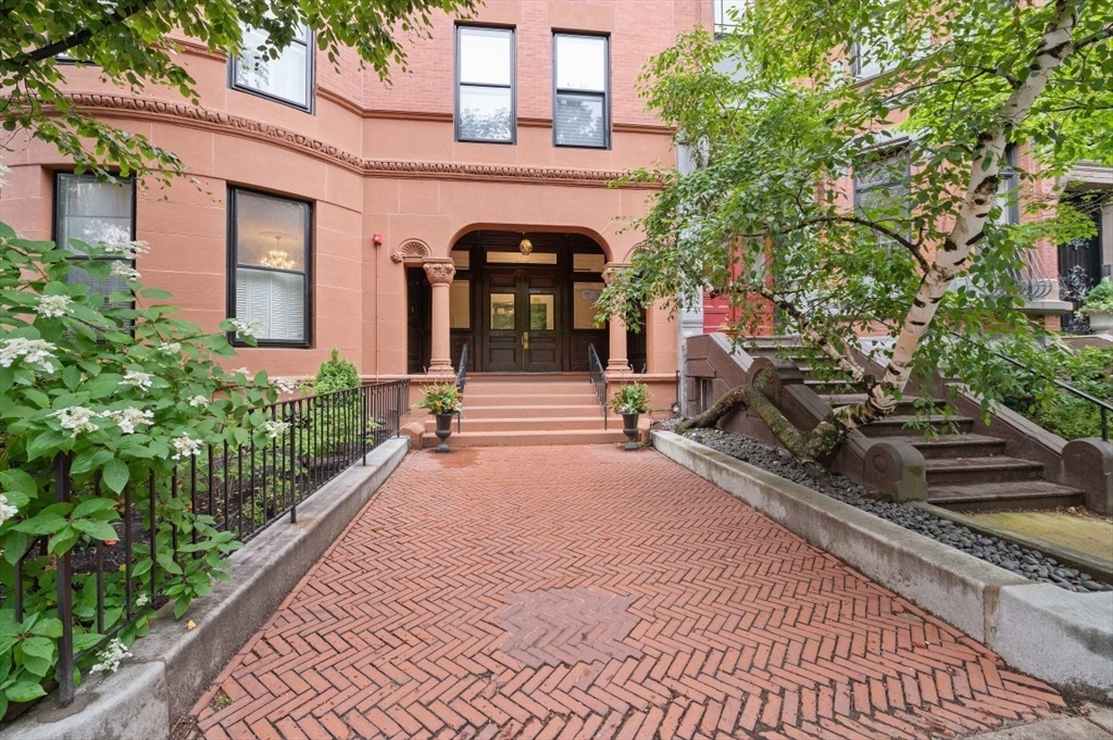 2 bed, 2 bath apartment for rent at 290 Commonwealth Ave Unit 13, Back Bay — photo 1 of 40