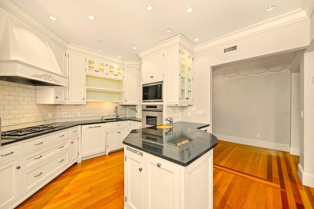 2 bed, 2 bath apartment for rent at 290 Commonwealth Ave Unit 13, Back Bay — photo 9 of 40